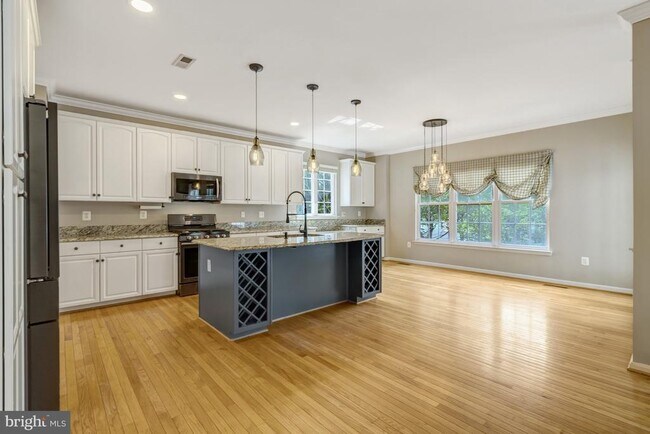 Building Photo - 6001 Alderdale Pl