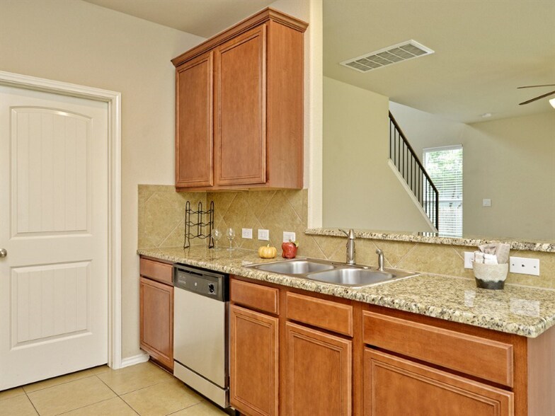 Building Photo - 8725 White Ibis Dr
