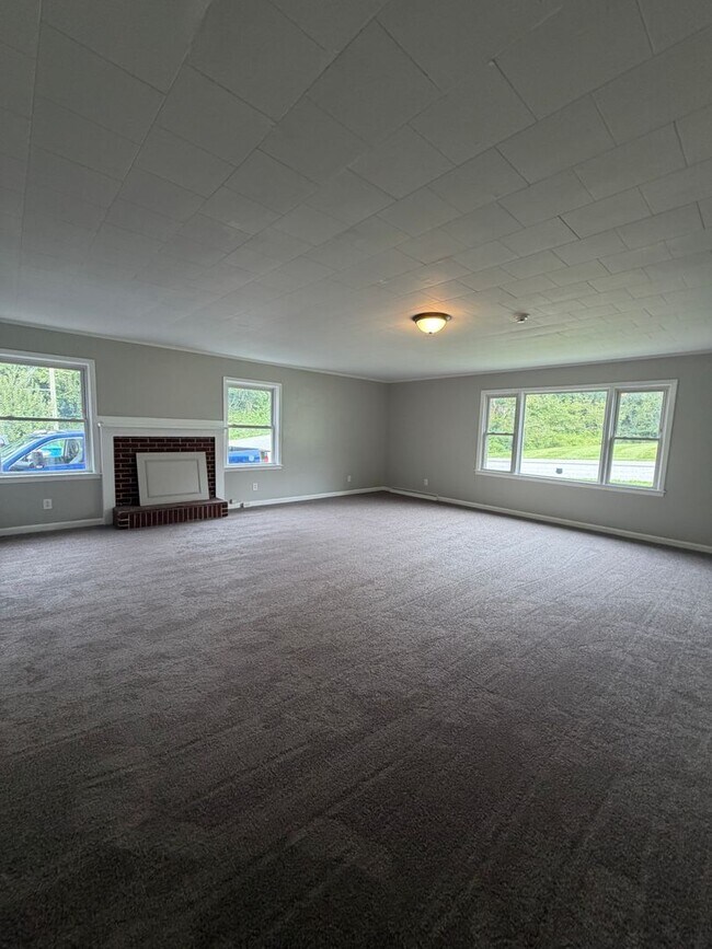 Building Photo - 196 Perkinsville Dr