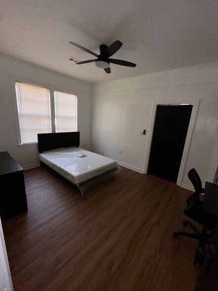 Building Photo - 1131 Eastview St