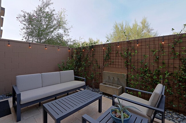Building Photo - 7350 E Vista Bonita Dr