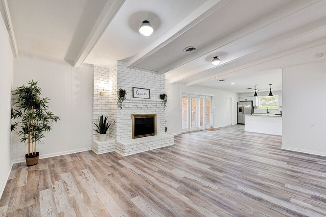 Building Photo - 1703 N Roberson St