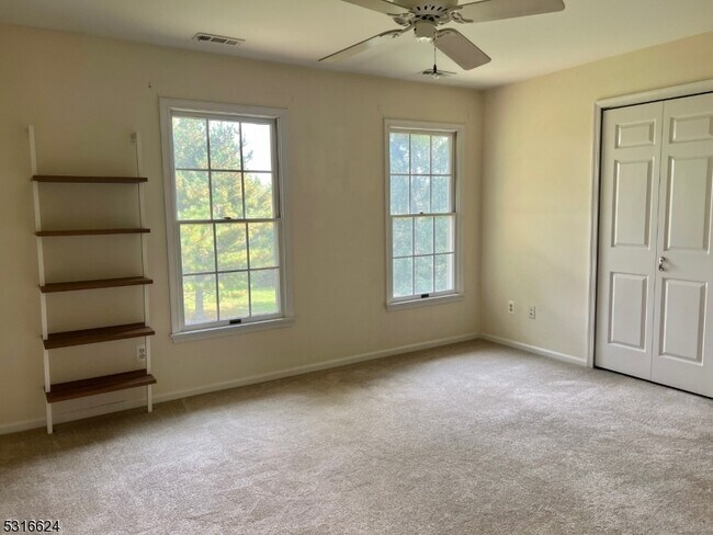 Building Photo - 184 Milkweed Ct