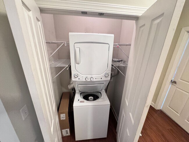 Building Photo - 2BD/2BA FOR RENT