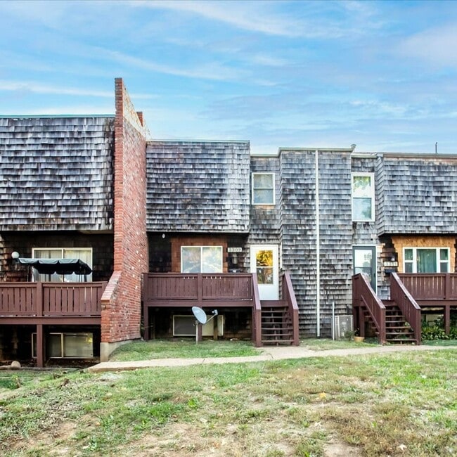 Building Photo - 3303 Bridge Manor Dr