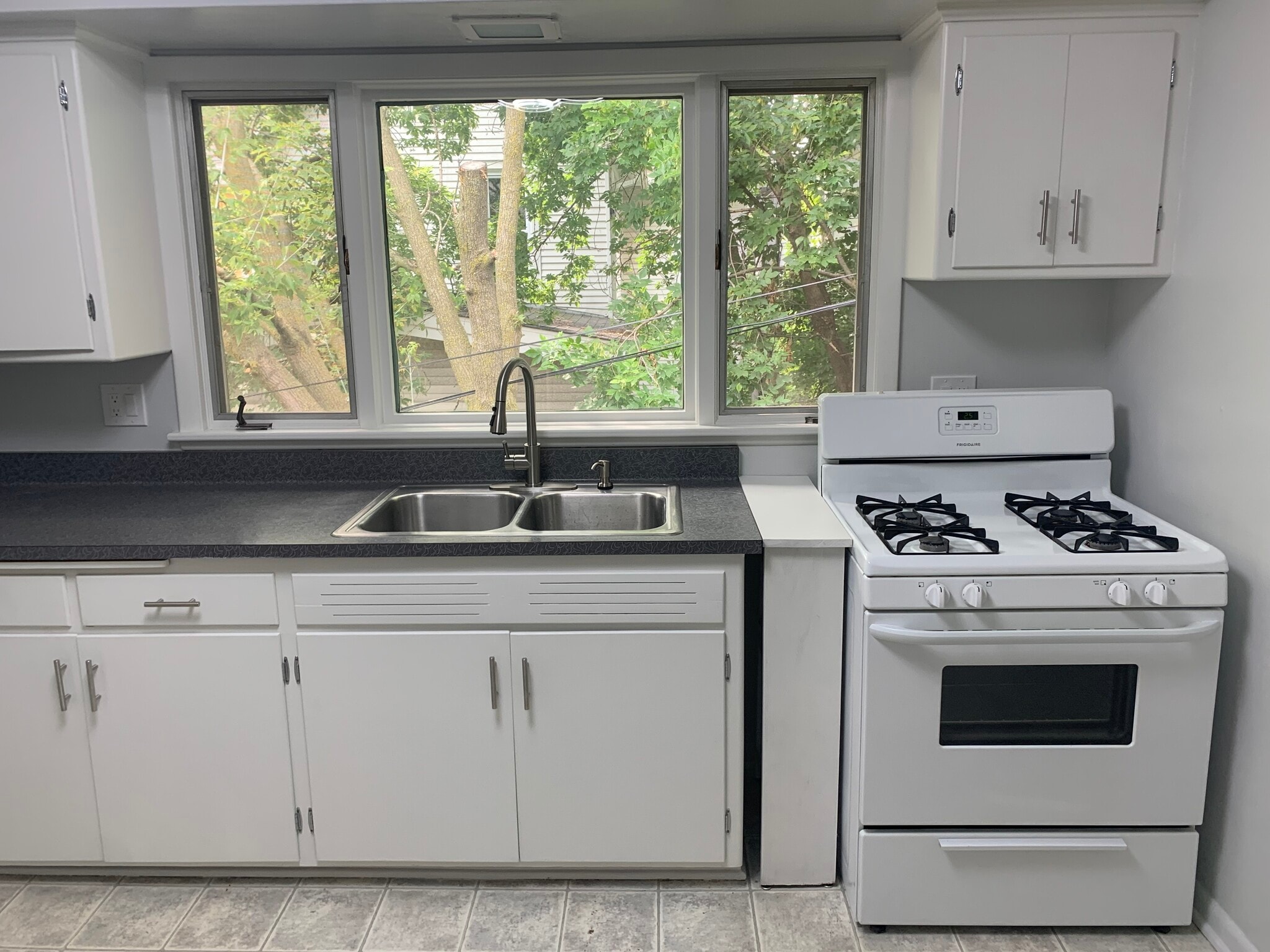 Kitchen - 1662 N Cass St