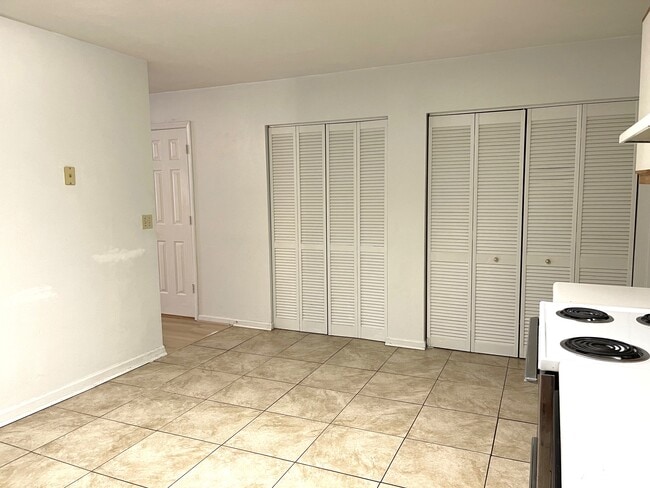 Building Photo - 200 Janie Ln