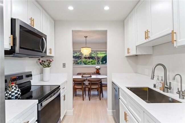 Building Photo - 4724 Park Granada