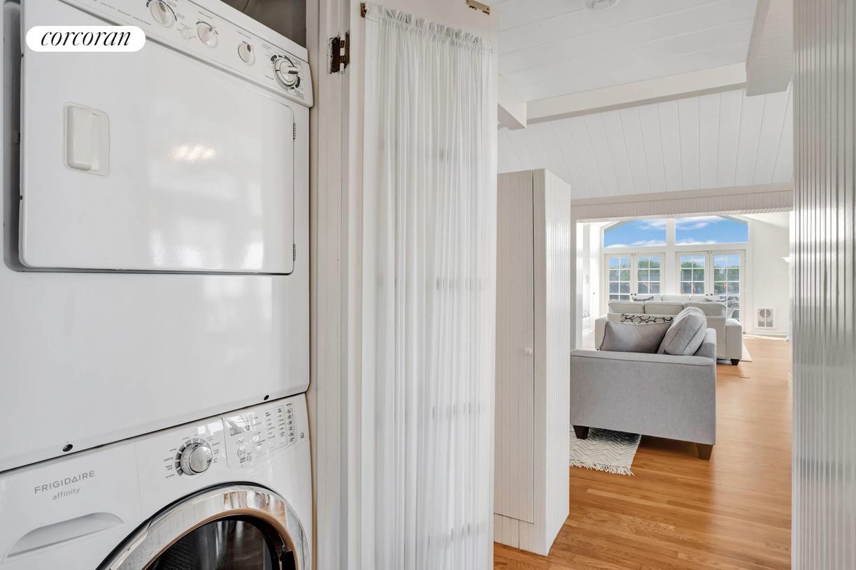 Building Photo - 1 Watersedge Dr