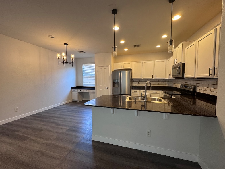 Building Photo - 15055 W Alexandria Way