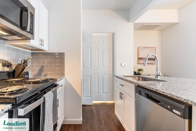 Building Photo - 1000 Henderson St