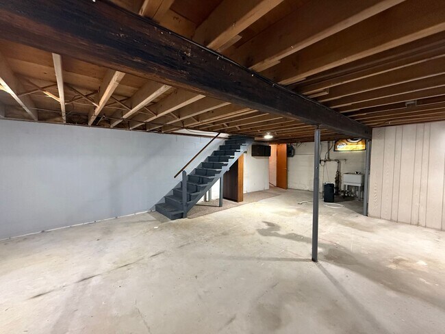 Building Photo - 207-211 Maple Street