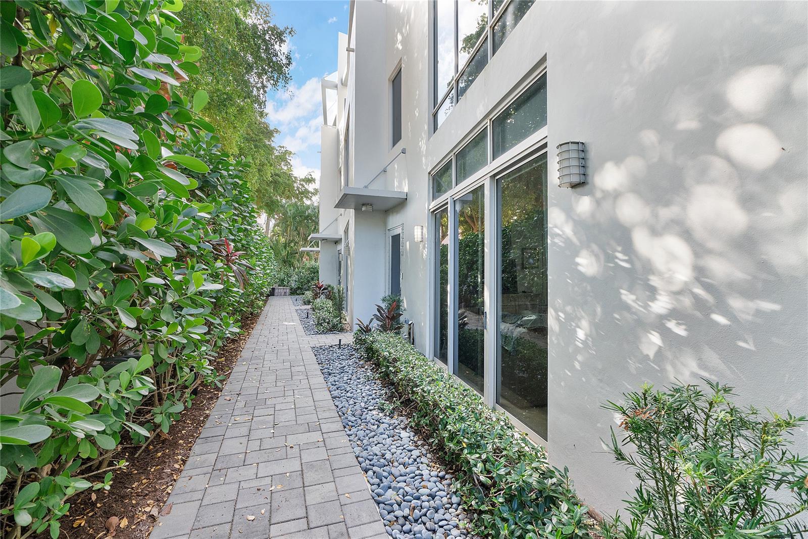 Building Photo - 3266 NE 15th St