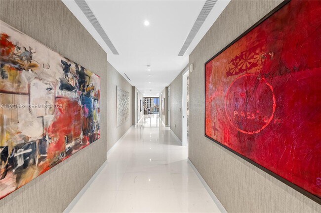 Building Photo - 300 Biscayne Blvd Way