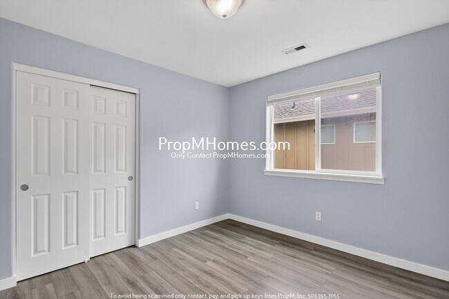 Building Photo - Gorgeous Updated Home in Witch Hazel!