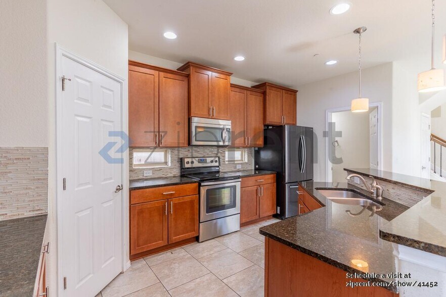 Building Photo - 3240 E Whitestone Blvd
