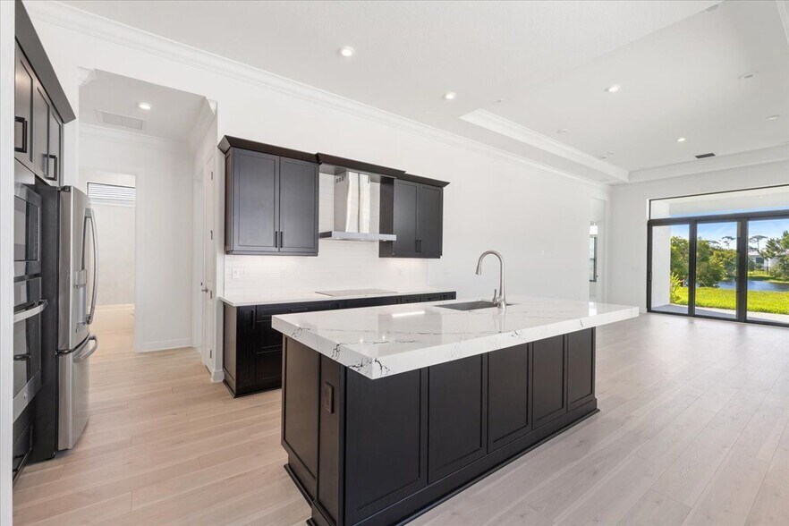 Building Photo - 116 SE Cortile Enza