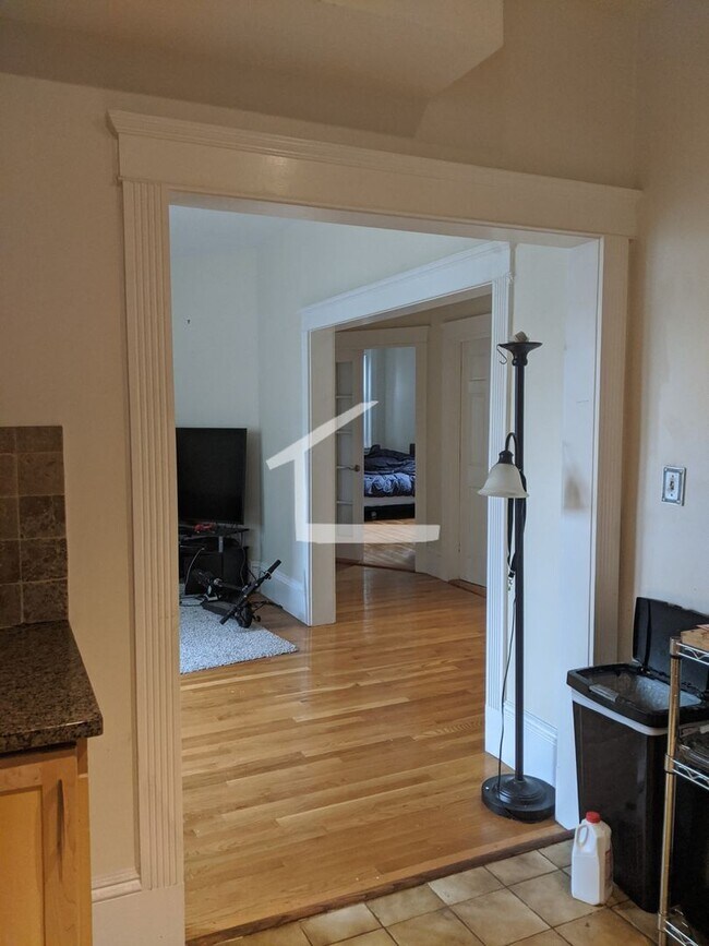 Building Photo - Nice 2 bed with office