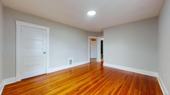 Building Photo - 909 New Britain Ave