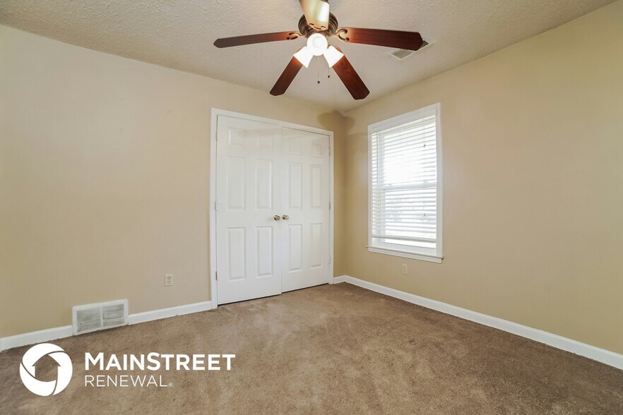 Building Photo - 6685 Blackthorn Dr