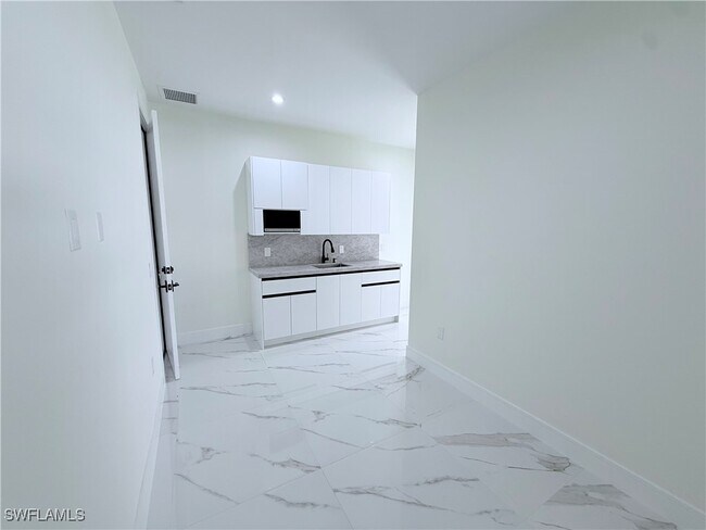 Building Photo - 1821 Desoto Blvd N