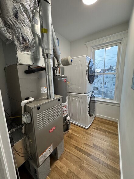 Building Photo - 87 6th St