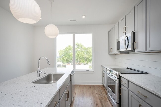 Building Photo - 522 Cliff Cir