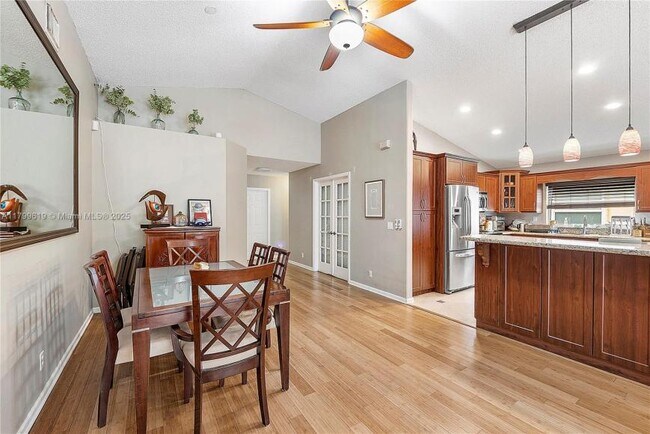 Building Photo - 3 bedroom in Hollywood FL 33012
