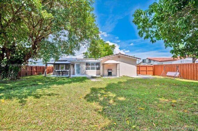 Building Photo - 5510 Pierce St