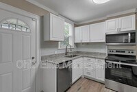 Building Photo - 618 Lilley Ave