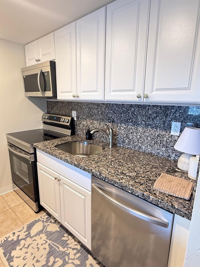 Building Photo - 4658 Bougainvilla Dr