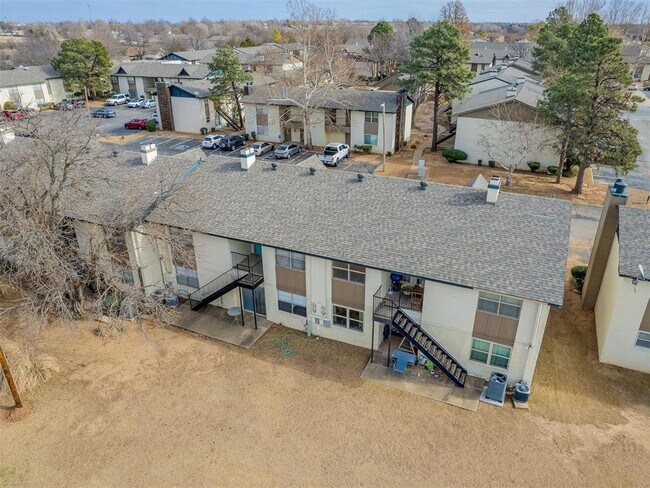 Building Photo - 1703 E Lindsey St