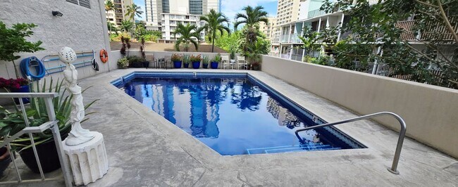 Building Photo - 2115 Ala Wai Blvd