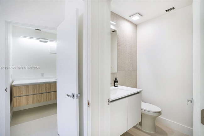 Building Photo - 19101 Mystic Pointe Dr