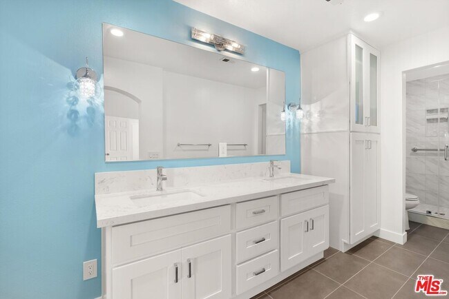 Building Photo - 4643 E 4th St