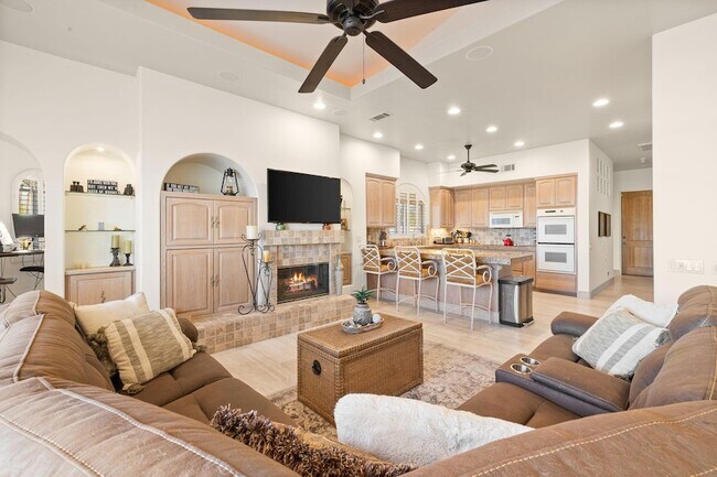 Building Photo - 73110 Calliandra St