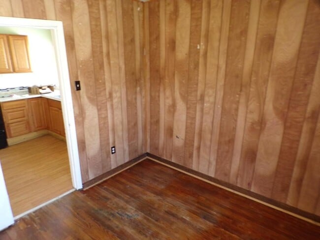 Building Photo - 414 W Main St