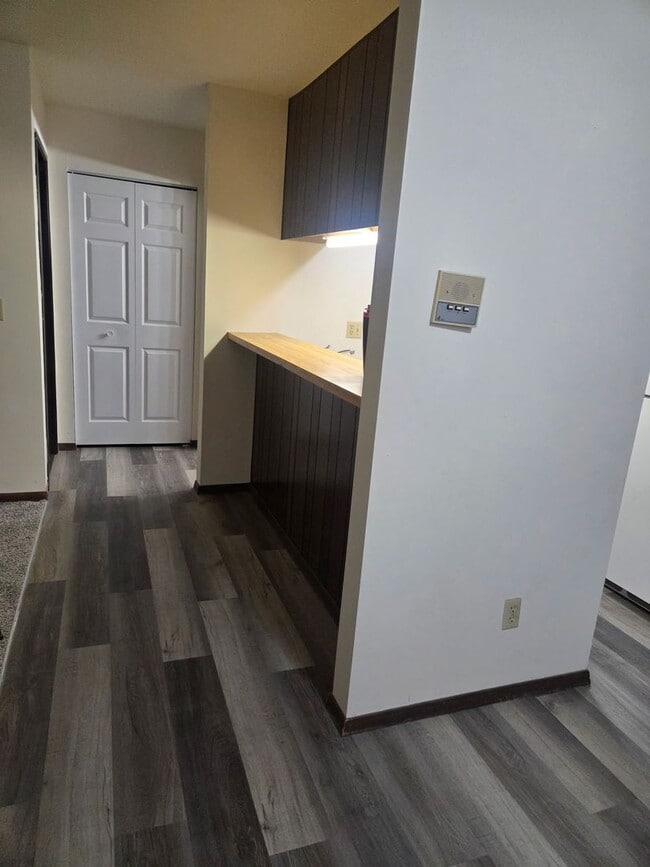 Building Photo - Evergreen Apartments of Hartford, LLC
