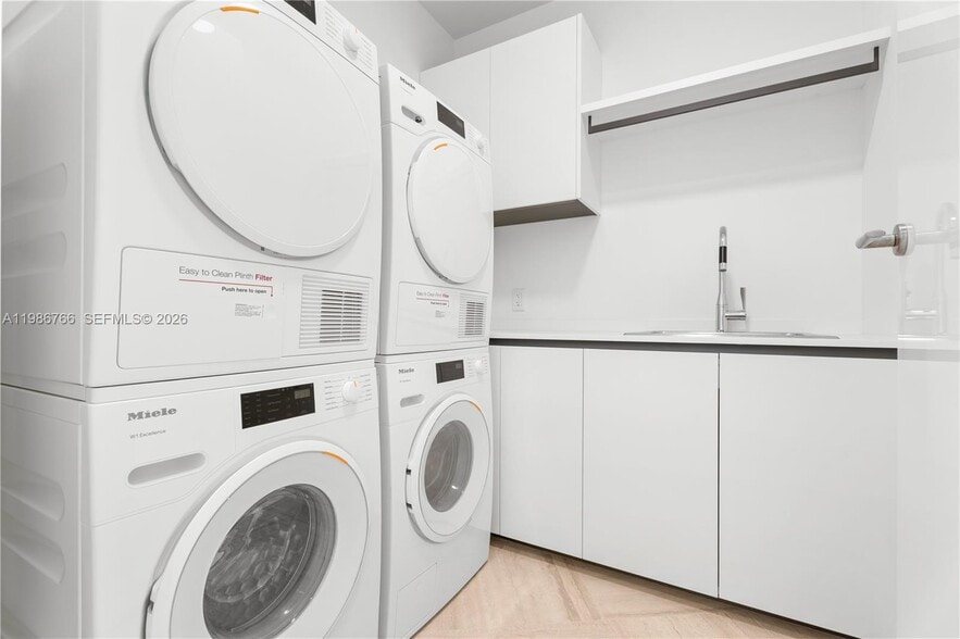 Building Photo - 5 Grove Isle Dr