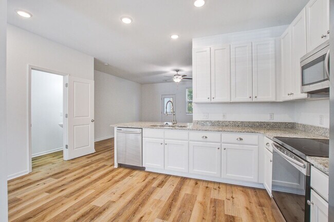 Building Photo - 200 Woodward Rd