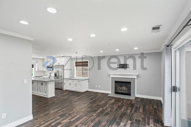 Building Photo - 5045 Hiller Ln