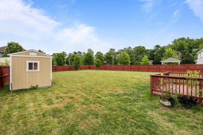 Building Photo - Spacious 5BR Home with Large Backyard in Quiet Chesapeake Neighborhood!