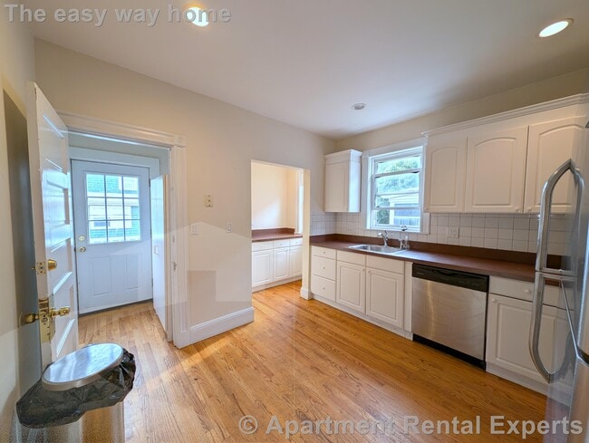 Building Photo - 41 Ossipee Rd