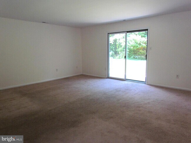 Building Photo - 9 Cohanzick Ct