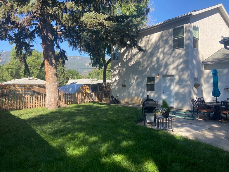 Double-lot sized backyard - 2921 W Platte Ave