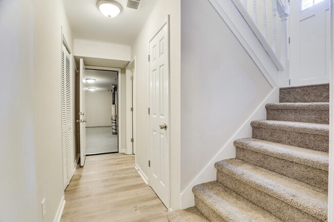 Building Photo - 2643 Laurel View Dr