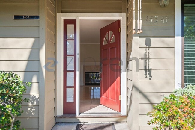 Building Photo - 14541 Oak St