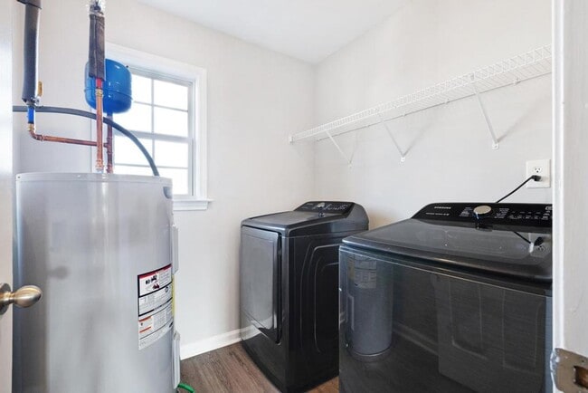 Building Photo - Great Townhome! City Limits! Carolina Forest!