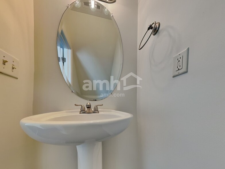 Building Photo - 2307 Sidney Porter Dr