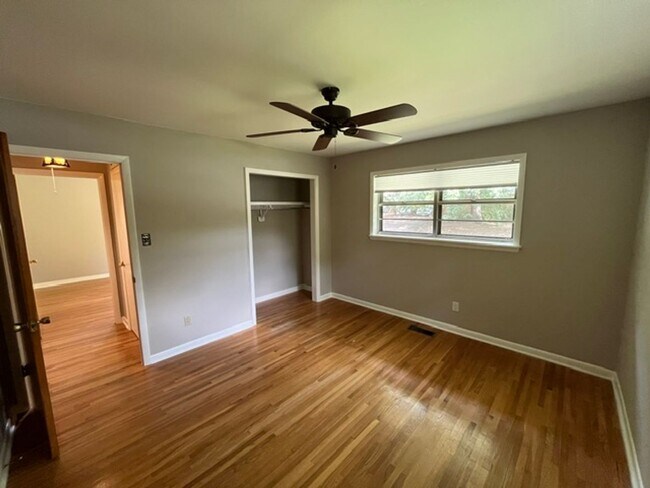 Building Photo - Very Nice 3 Bedroom 2 Bathroom House near the University of Arkansas Little Rock